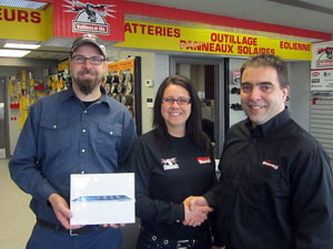 Remise du prix à Garage Veilleux fils St-Georges Beauce par Denis Paquet de Pièces d'autos Fernand Bégin