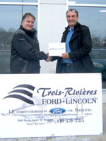 Remise du prix à Trois-Rivières Ford Lincoln par Yvon Hamel de Hamel Pièces d'autos